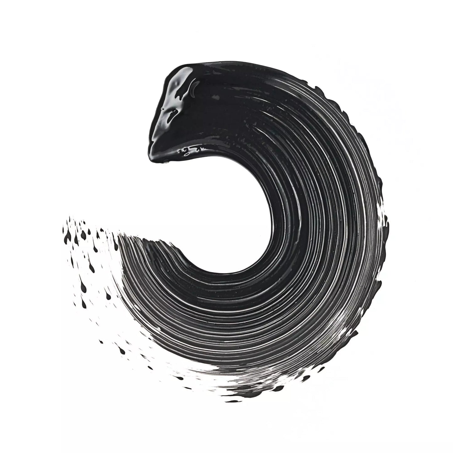 ماسكارا ESSENCE لتكثيف الرموش برائحة الأميرة